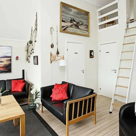 Three-bedroom Holiday In 22 *