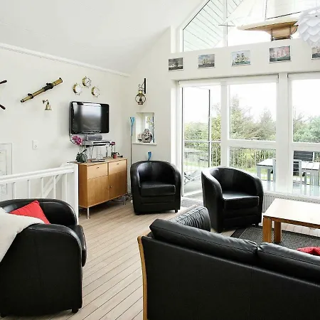 Three-bedroom Holiday In 22 Løkken